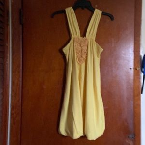 Perfect yellow dress fit small and extra small